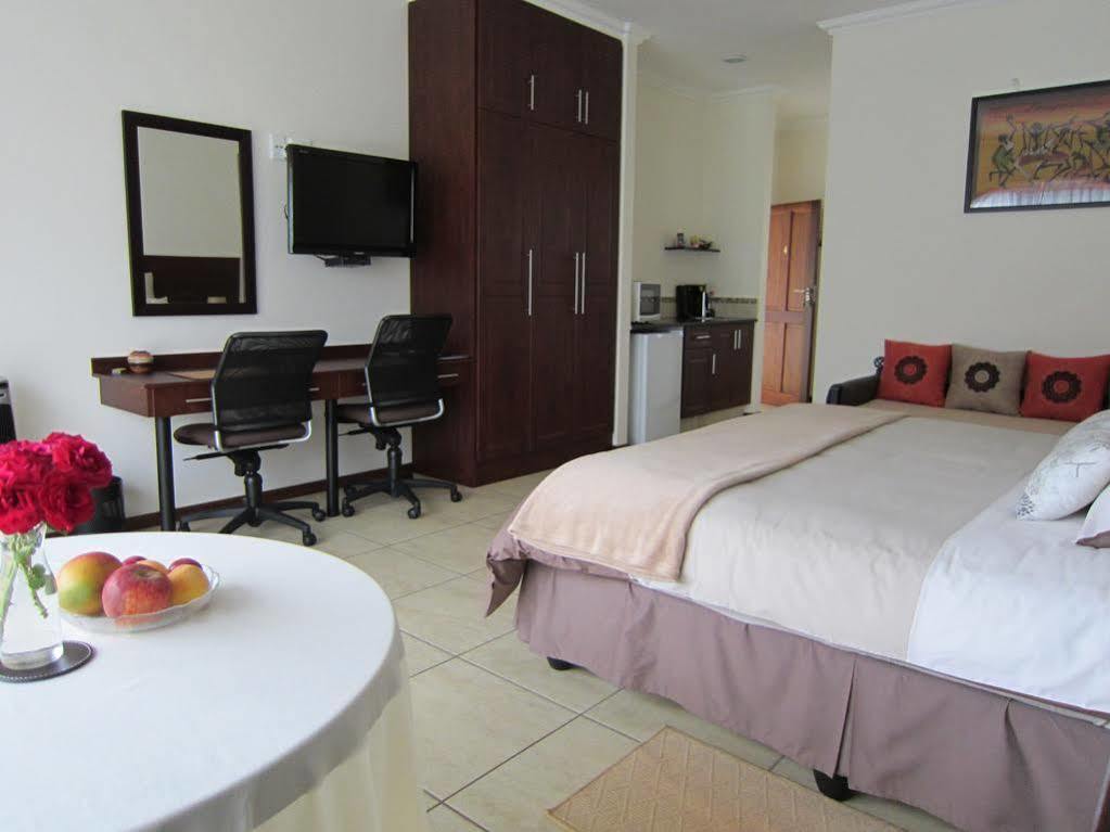 Amohela Guesthouse Midrand Buitenkant foto