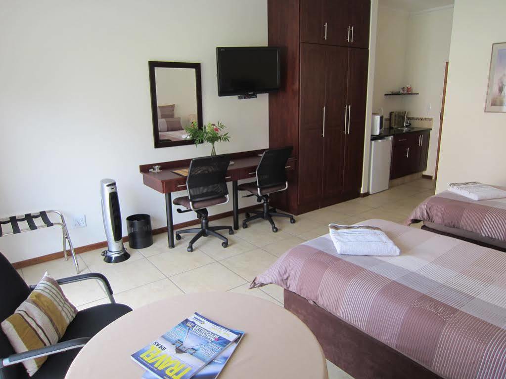 Amohela Guesthouse Midrand Buitenkant foto